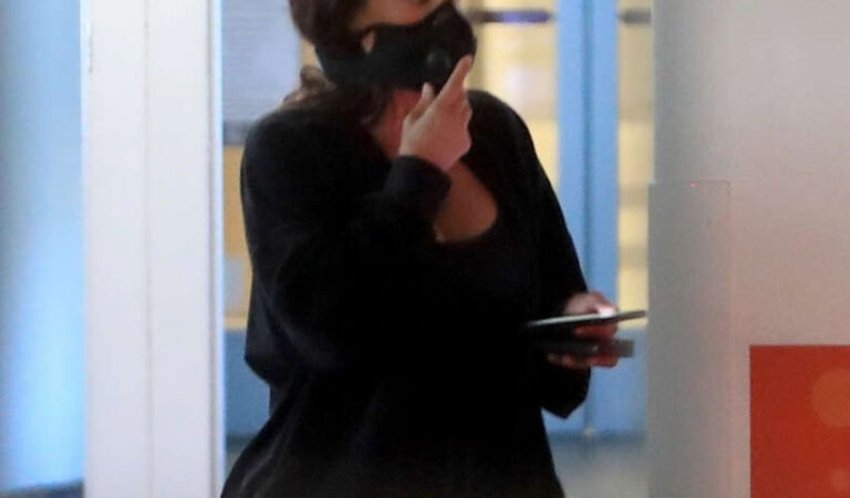 Kim Kardashian Leaves Cedars Sinai Hospital Los Angeles (7 photos)