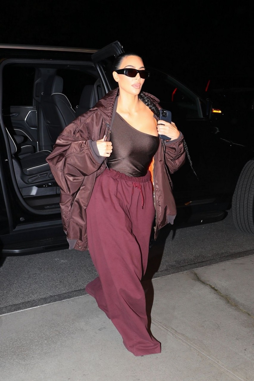 Kim Kardashian Leaves Photoshoot Chelsea Piers Sports Complex New York