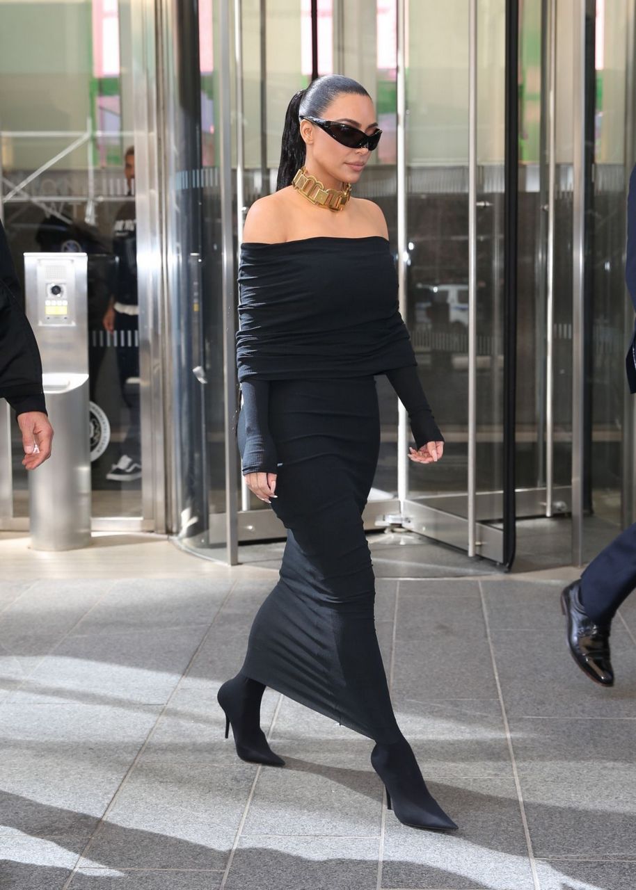 Kim Kardashian Leaves Vogue Offices New York