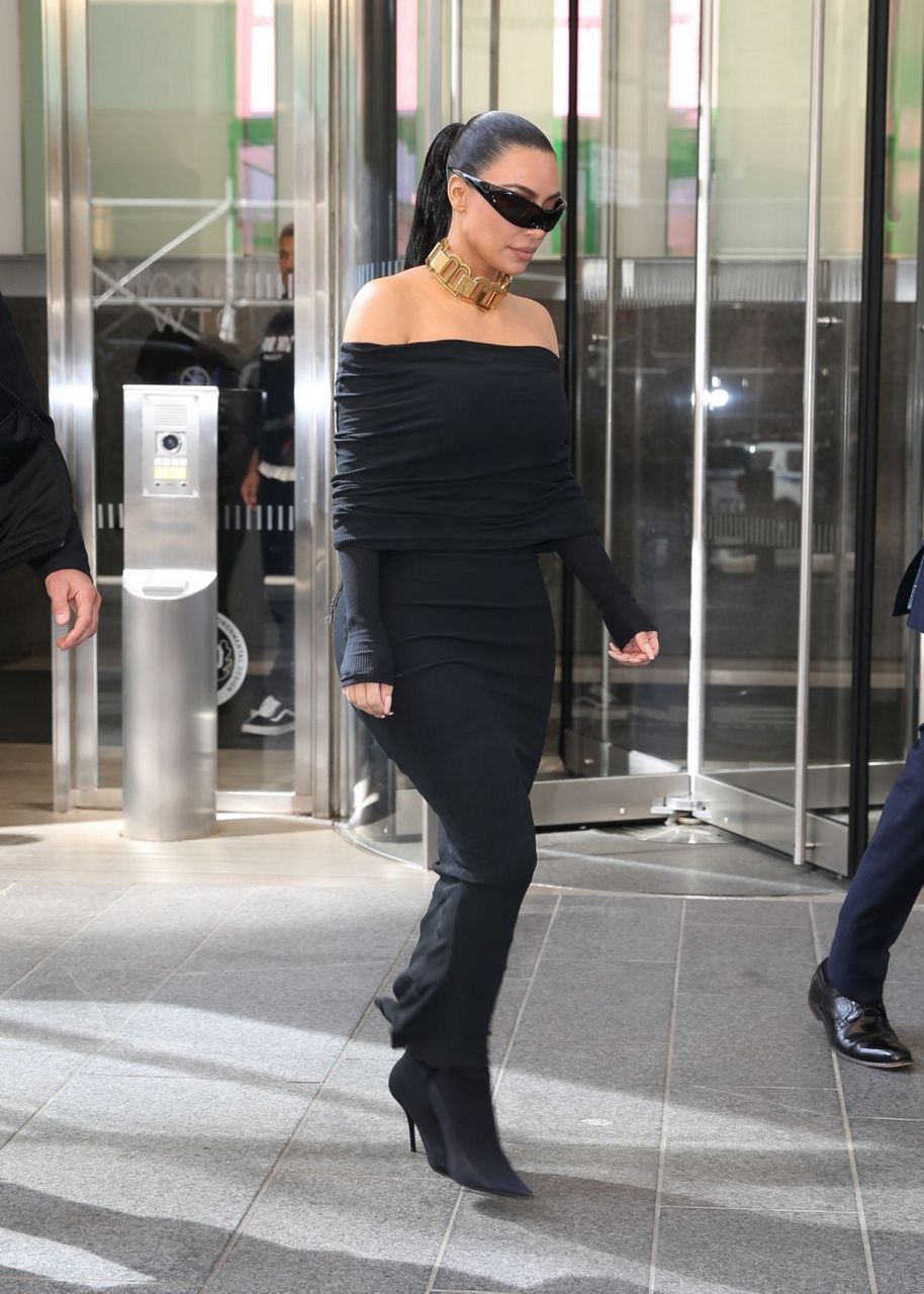 Kim Kardashian Leaves Vogue Offices New York