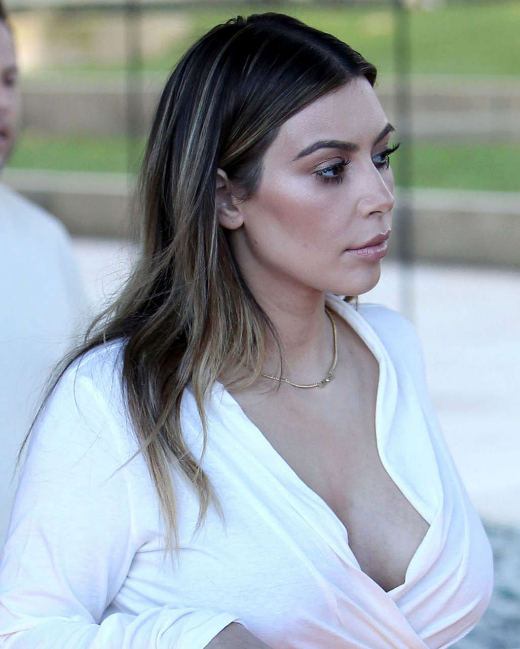 Kim Kardashian Out About Plaza Towers Los Angeles