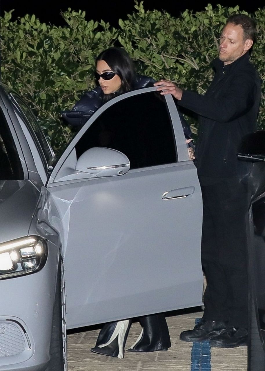 Kim Kardashian Out For Dinner With Friends Nobu Malibu