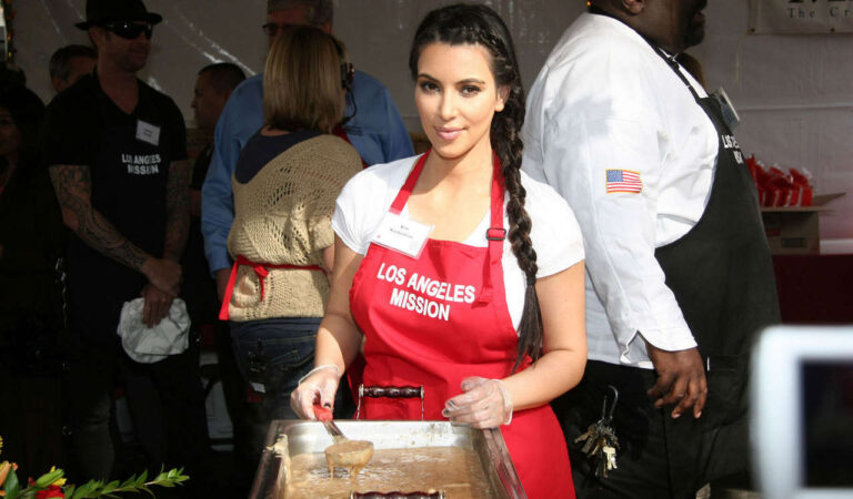 Kim Kardashian Serves Thanksgiving Dinner La Mission (27 photos)