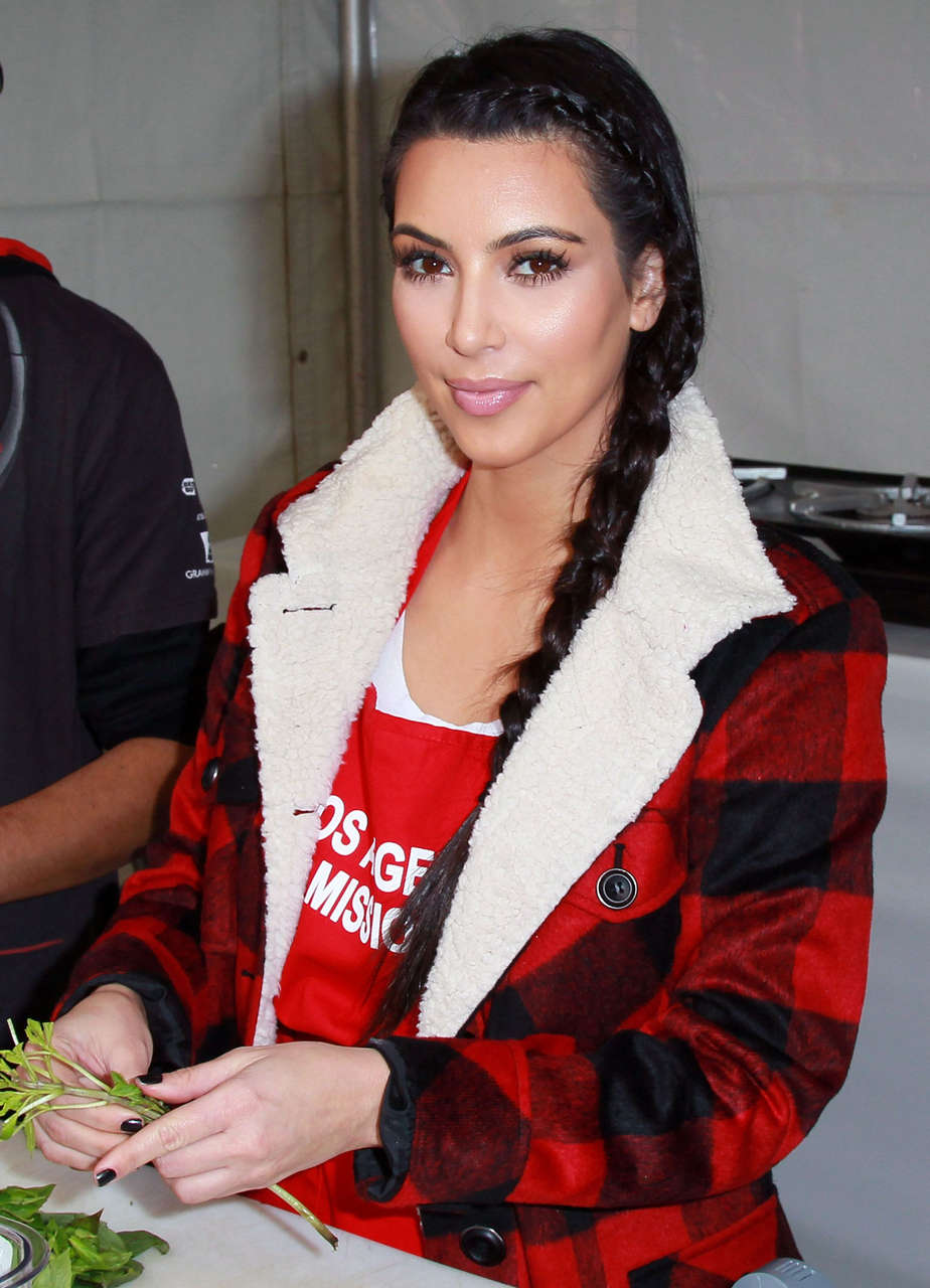 Kim Kardashian Serves Thanksgiving Dinner La Mission