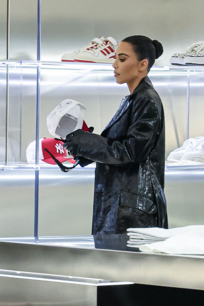 Kim Kardashian Shooting An Ad Antonia Store Milan