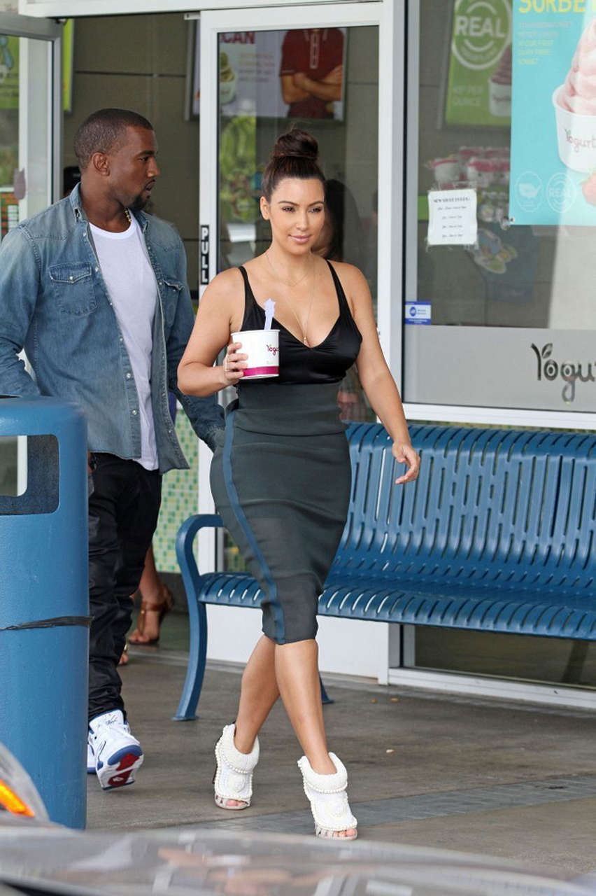 Kim Kardashian Tight Skirt Yogurt Land Honolulu