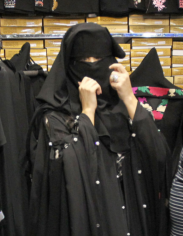 Kim Kardashian Wears Burqa