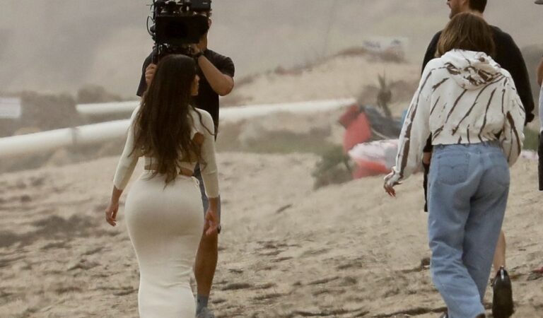 Kim Khloe Kardashian Scott Disick Set Of Kuwtk Beach Malibu (13 photos)