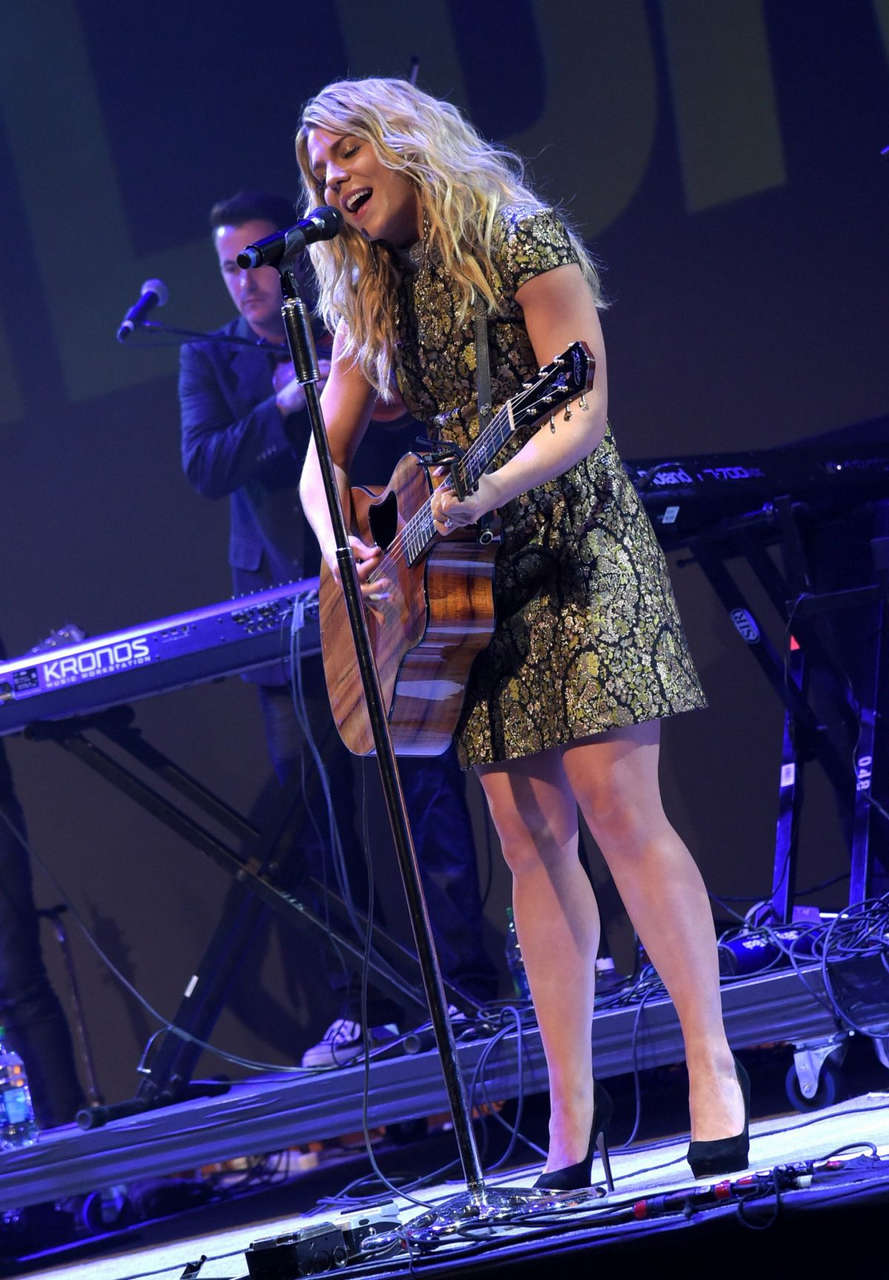 Kimberly Perry Performs Glen Campbell I Ll Be Me Premiere Nashville