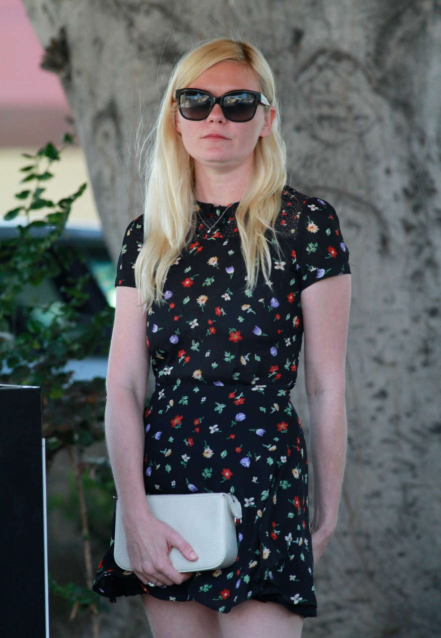 Kirsten Dunst Baby Shower Off Vne Restaurant Hollywood