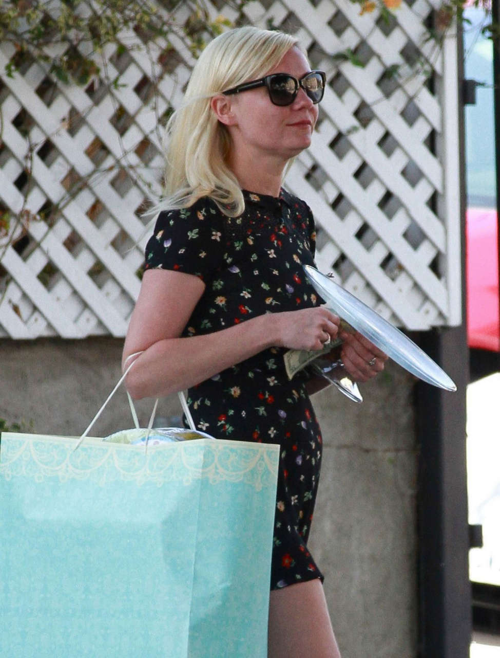 Kirsten Dunst Baby Shower Off Vne Restaurant Hollywood