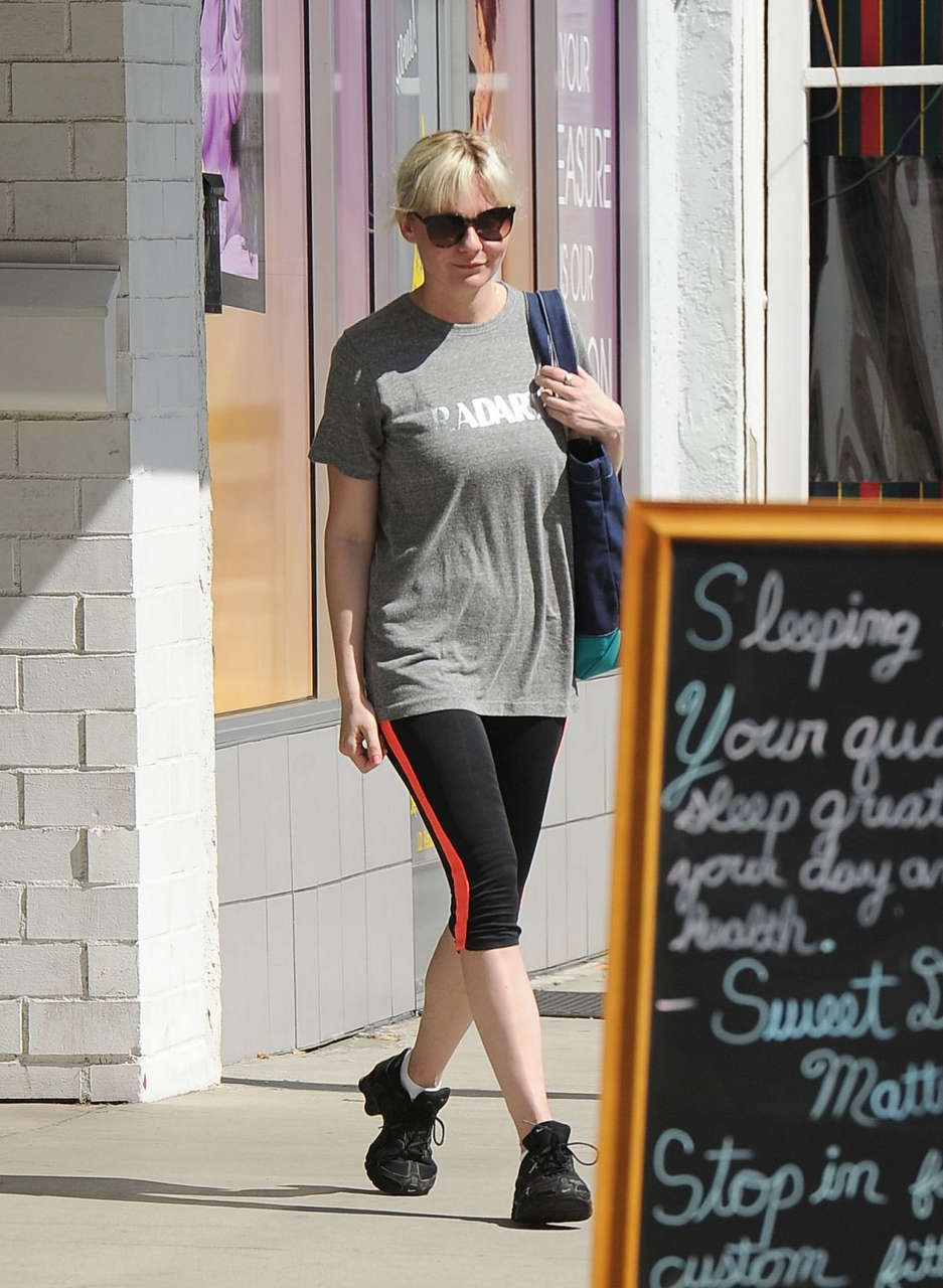 Kirsten Dunst Leggings Leaves Gym Los Angeles