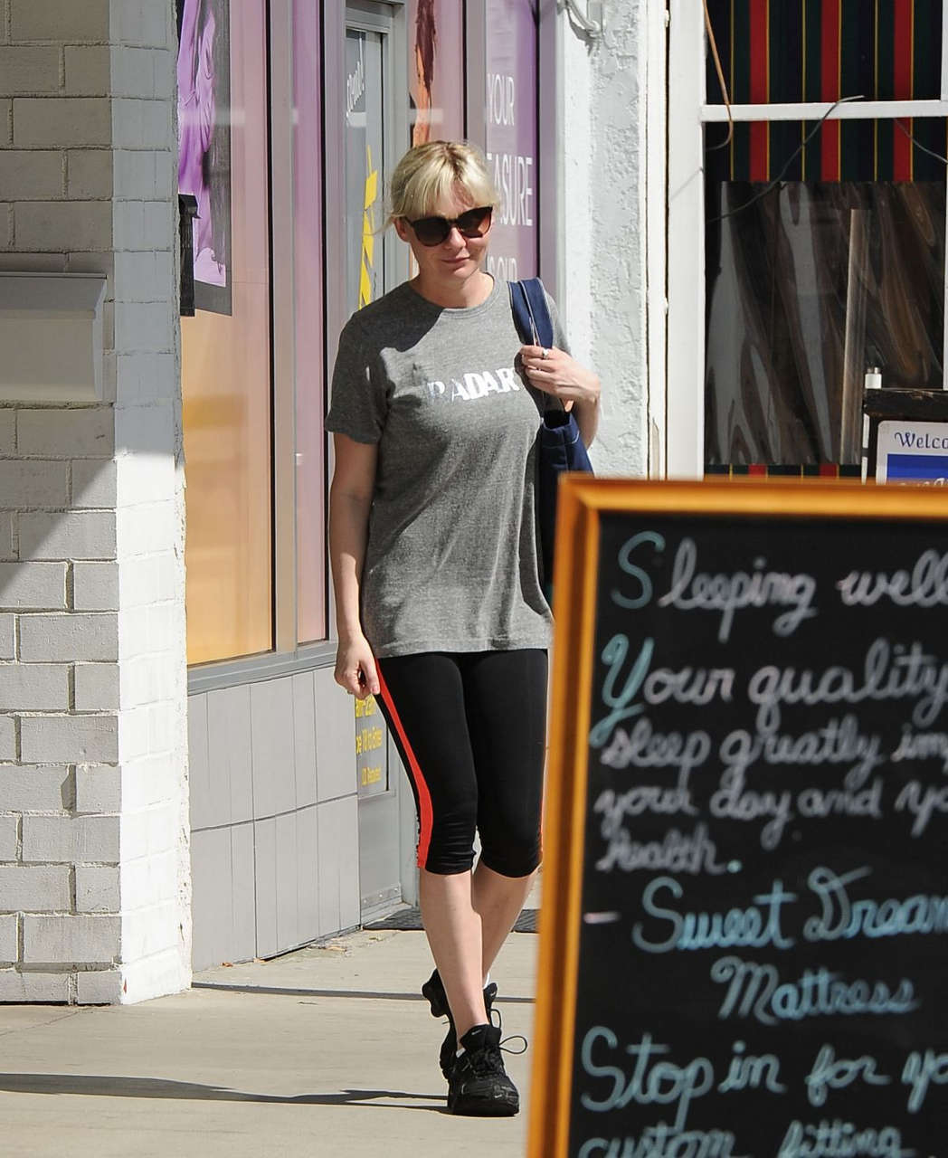 Kirsten Dunst Leggings Leaves Gym Los Angeles