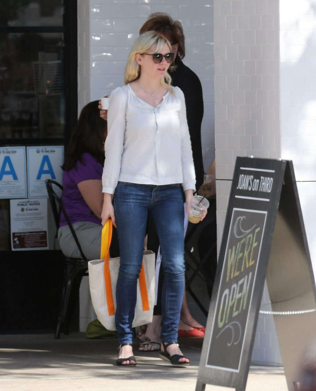 Kirsten Dunst Out For Lunch With Her Mother