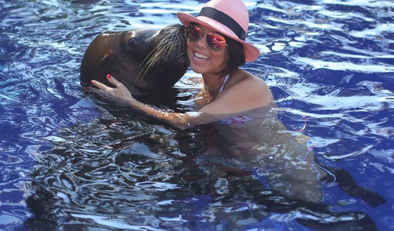 Kourteny Kardashian Bikini Pool With Seal (17 photos)