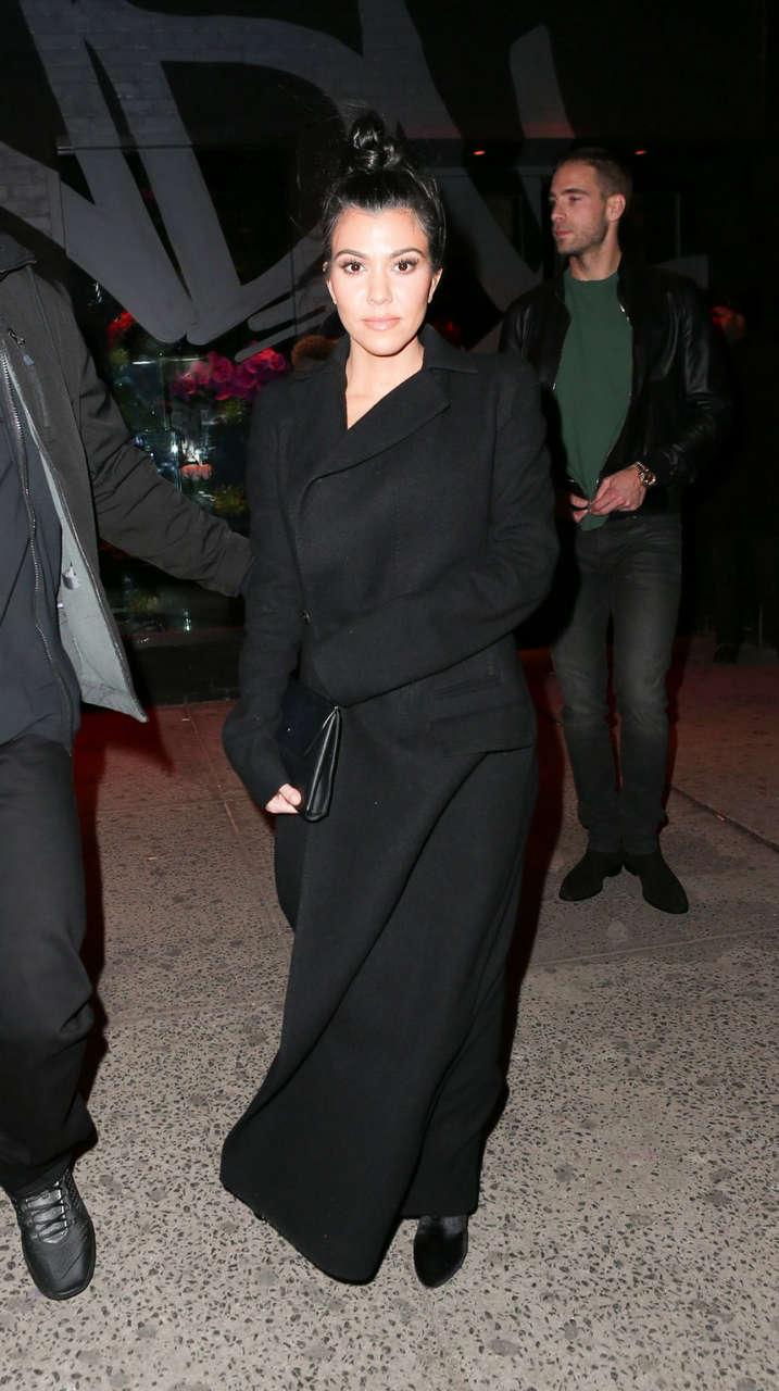 Kourtney Kardashian Arrives For Dinner Vandal Restaurant New York