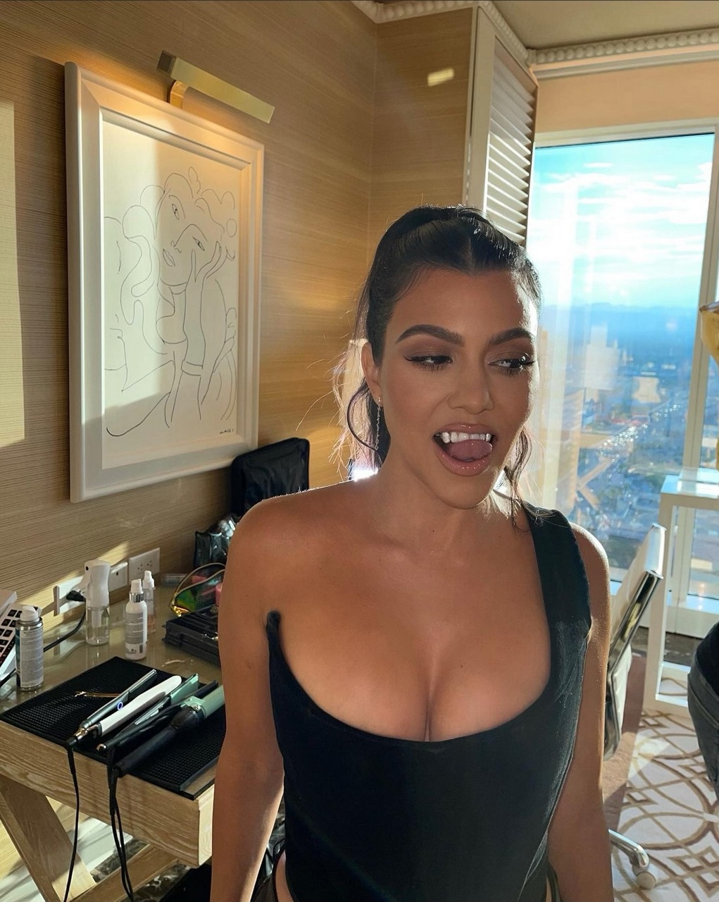 Kourtney Kardashian Hot