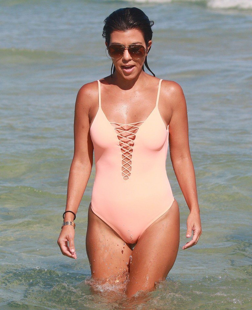 Kourtney Kardashian Sexy