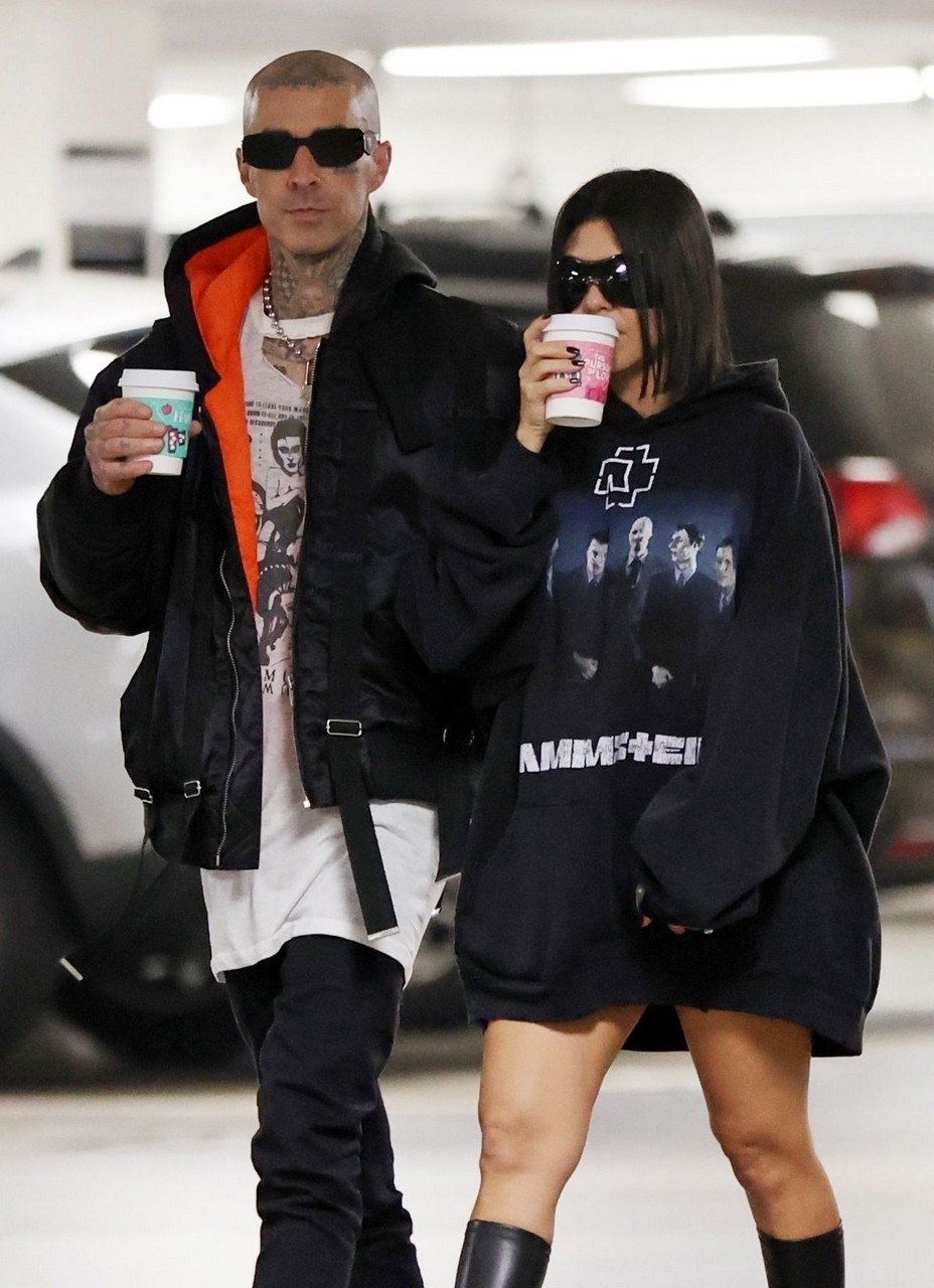 Kourtney Kardashian Travis Barker Set Kuwtk Beverly Hills