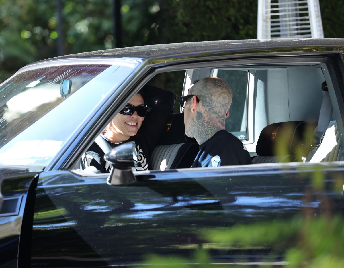 Kourtney Kardashian Travis Barker Waiting For Their Car Bel Air Hotel