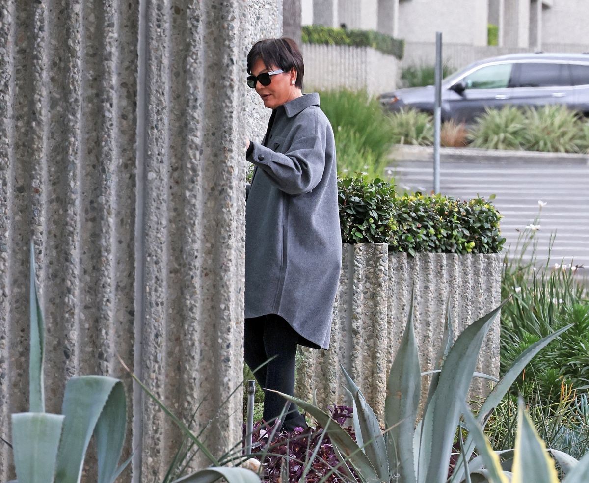 Kris Jenner Heading To Kuwtk Offices Burbank