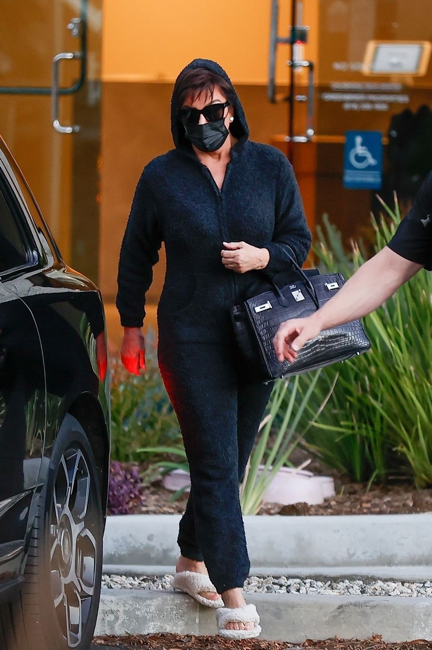 Kris Jenner Leaves Kardashian Family Christmas Photoshoot Calabasas