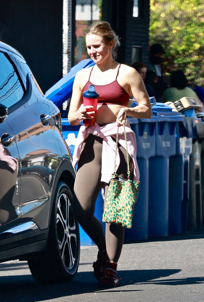 Kristen Bell Leaves A Gym Los Feliz
