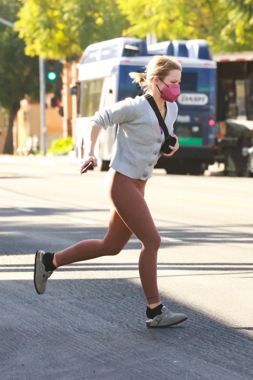 Kristen Bell Leaves Gym Los Feliz