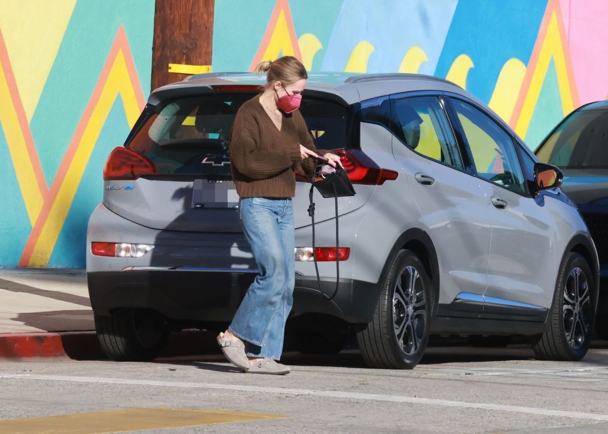 Kristen Bell Out And About Los Angeles