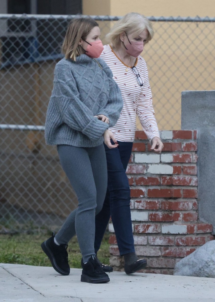 Kristen Bell Out With Her Mother Los Angeles