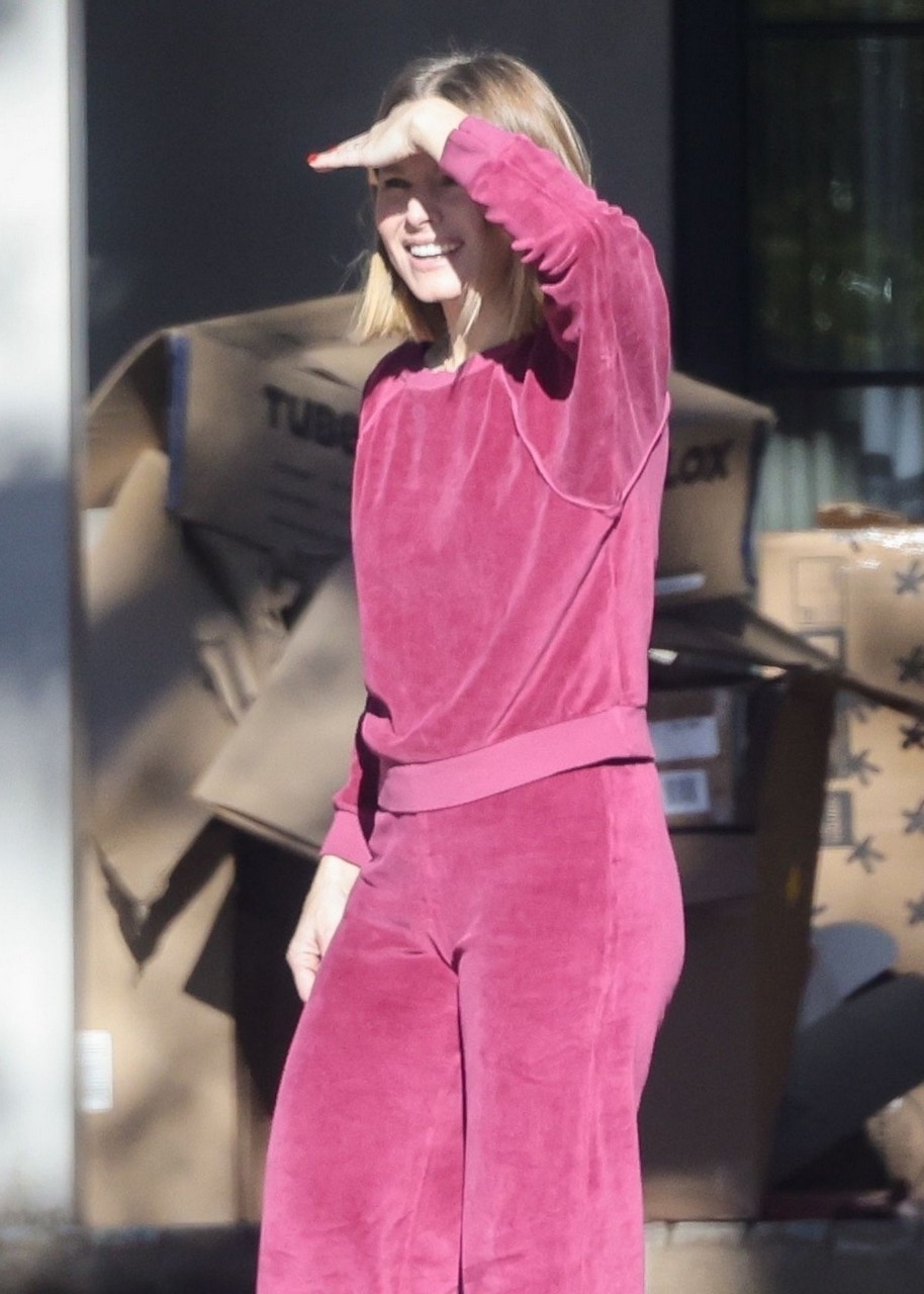 Kristen Bell Outside Her House Los Feliz