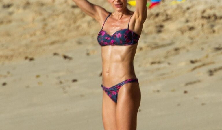 Kristen Pazik Bikini Beach Barbados (23 photos)