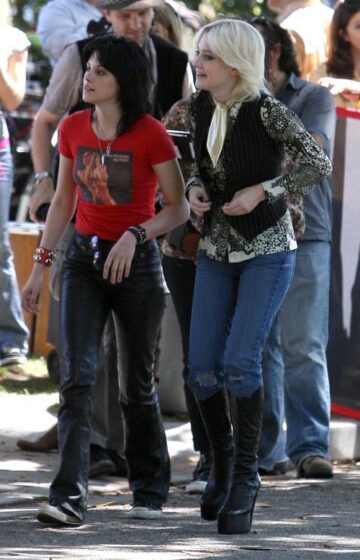 Kristen Stewart And Dakota Fanning On The Runaways