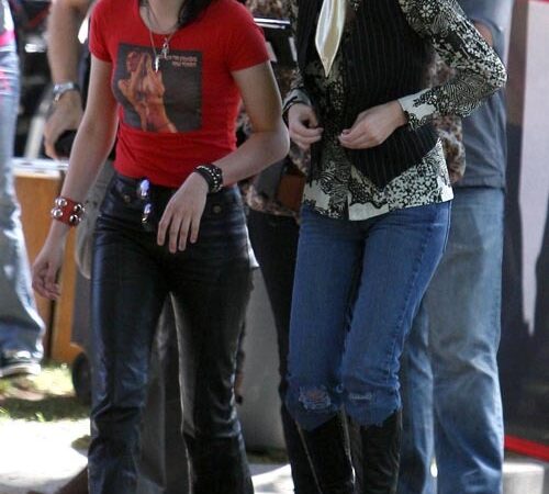 Kristen Stewart And Dakota Fanning On The Runaways (1 photo)