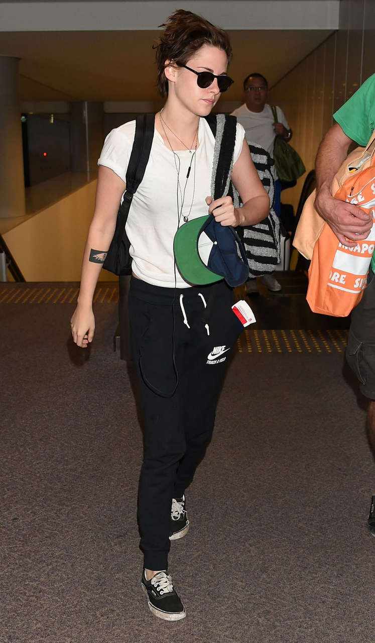 Kristen Stewart Arrives Airport Tokyo