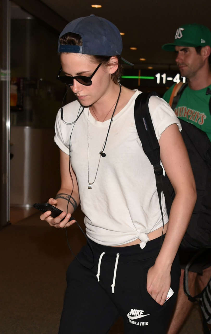 Kristen Stewart Arrives Airport Tokyo