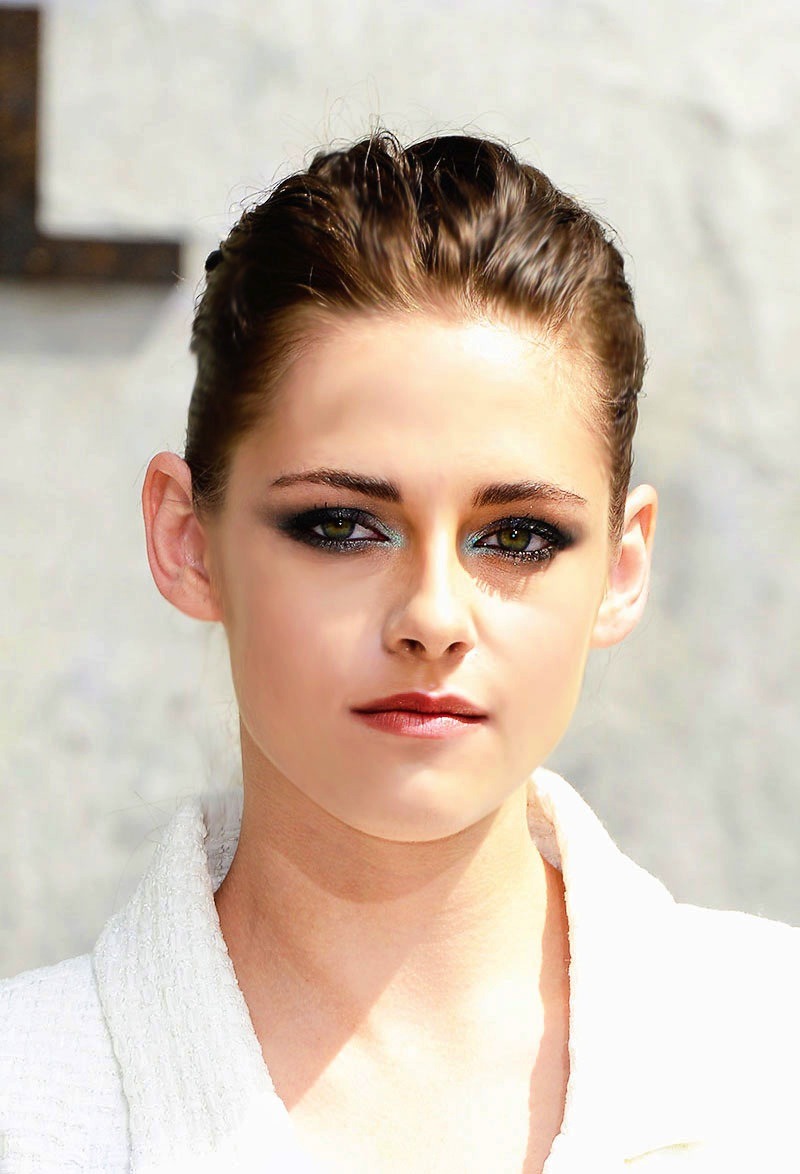 Kristen Stewart At The Chanel Haute Couture