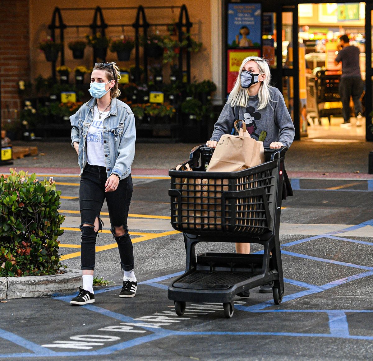 Kristen Stewart Dylan Meyer Shopping Ralphs Supermarket Malibu