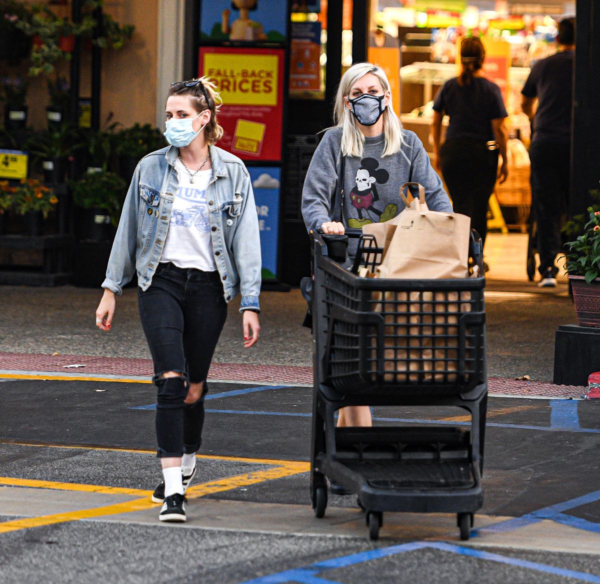 Kristen Stewart Dylan Meyer Shopping Ralphs Supermarket Malibu