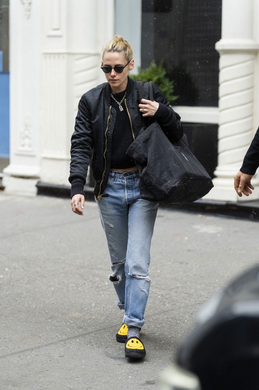 Kristen Stewart Leaves Her Hotel New York