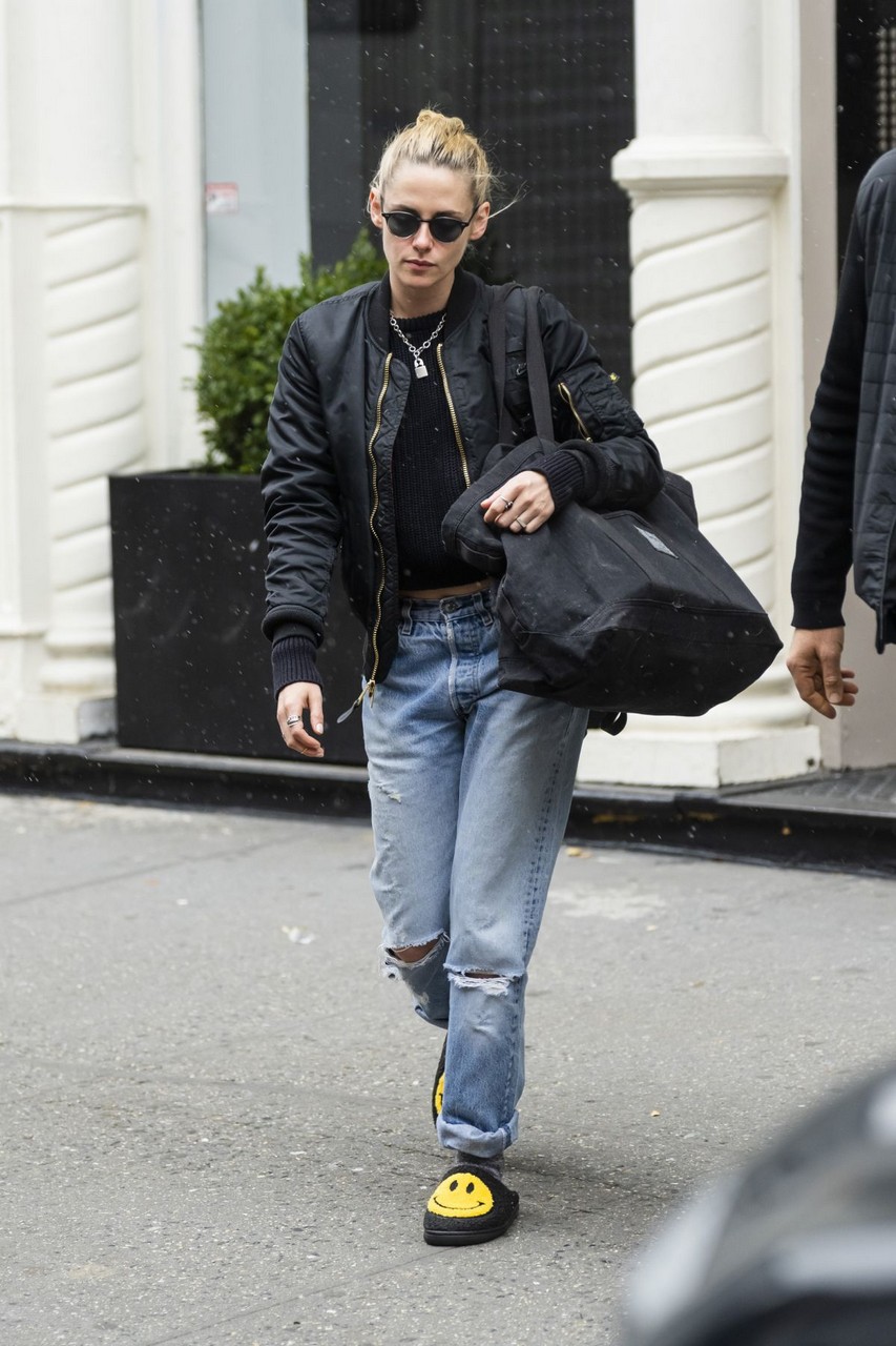 Kristen Stewart Leaves Her Hotel New York