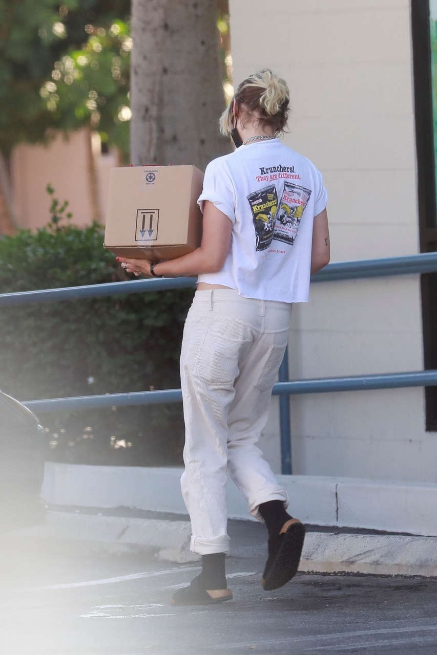Kristen Stewart Out About Los Feliz