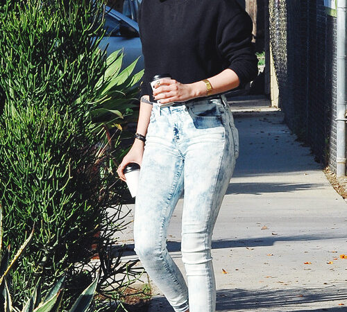 Kristen Stewart Out And About In L A Januarry (2 photos)