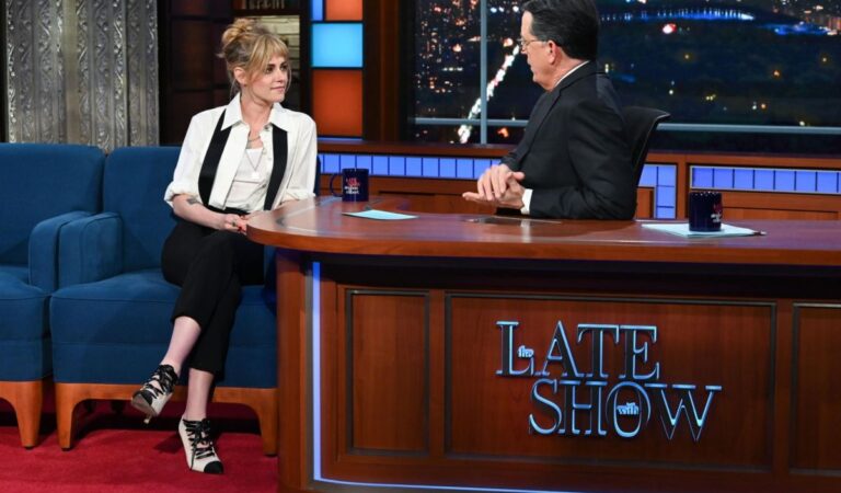 Kristen Stewart Stephen Colbert Show (4 photos)