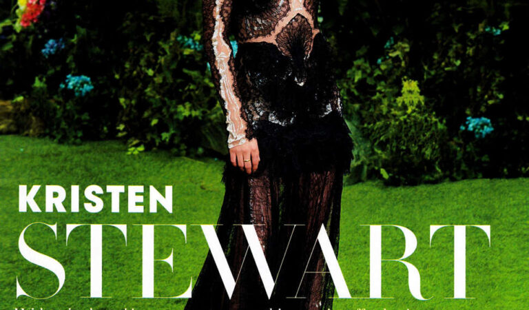 Kristen Stewart Vogue Best Dressed Edition December 2012 Issue (5 photos)