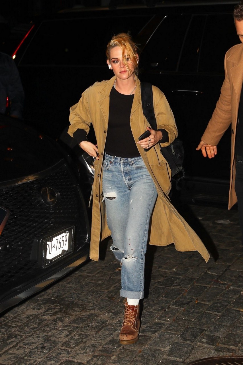 Kristens Tewart Out For Dinner After Jimmy Fallon Show New York