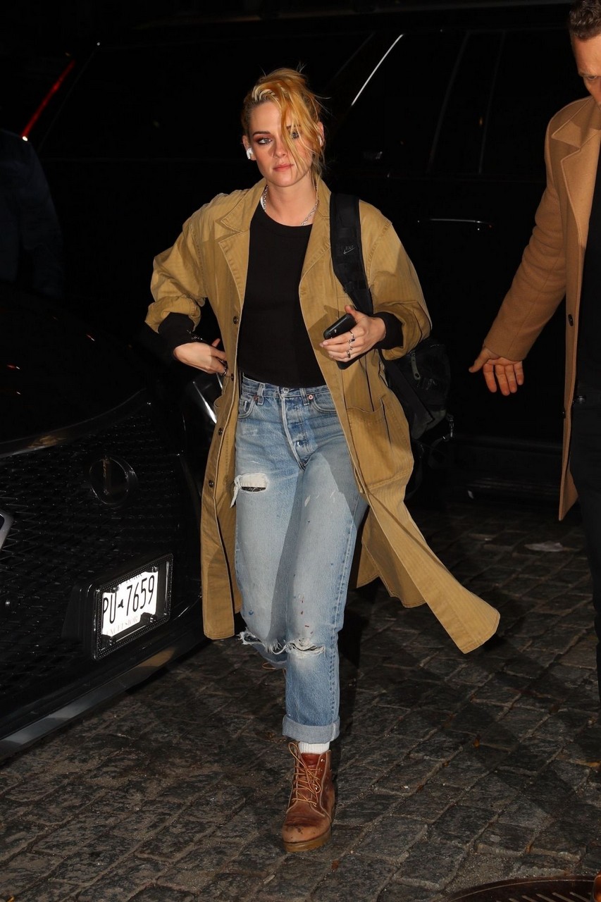 Kristens Tewart Out For Dinner After Jimmy Fallon Show New York