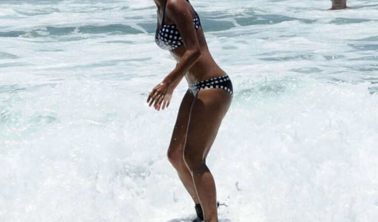 Krysten Ritter Nicole Scherzinger Bikinis Oakley Learn To Ride Surf (3 photos)