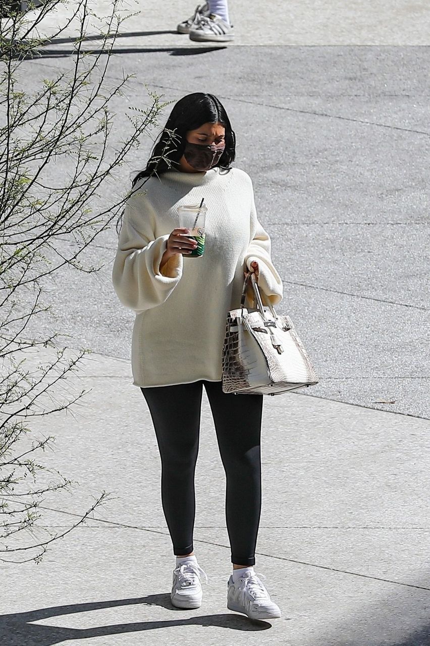 Kylie Jenner Out Los Angeles