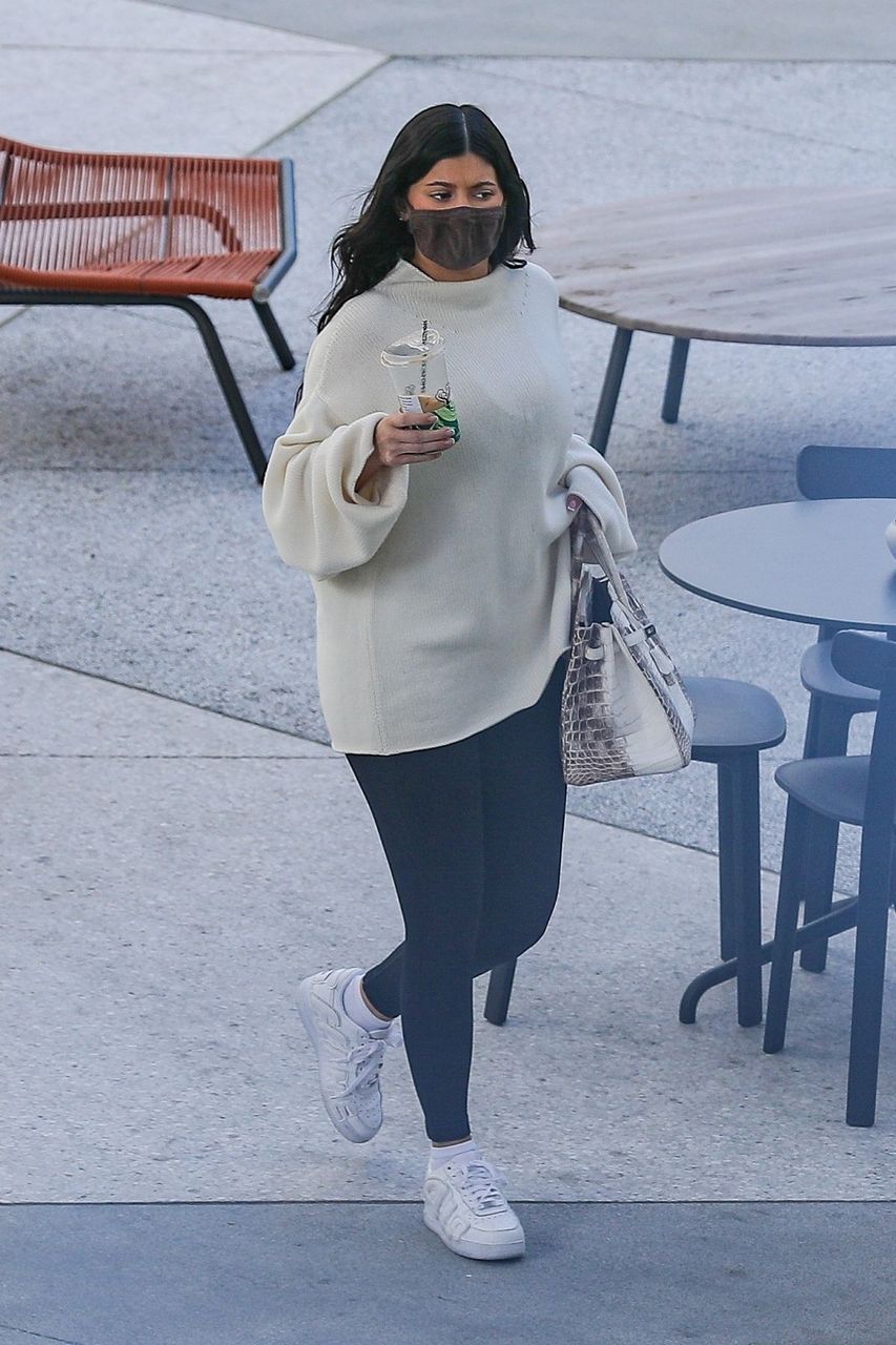 Kylie Jenner Out Los Angeles